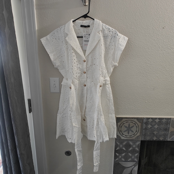 White dress - Picture 2 of 6